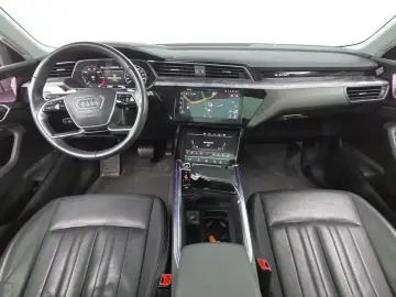 2021 Audi e-tron с пробегом 47 000 км
