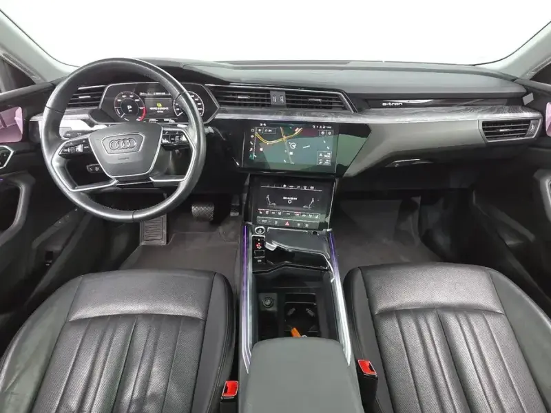 2021 Audi e-tron с пробегом 47 000 км