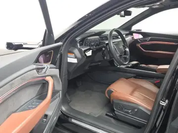 2021 Audi e-tron с пробегом 59 386 км
