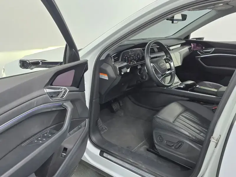 2021 Audi e-tron с пробегом 47 000 км