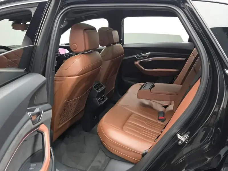 2021 Audi e-tron с пробегом 59 386 км