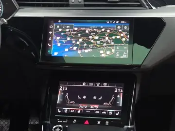2021 Audi e-tron с пробегом 59 386 км