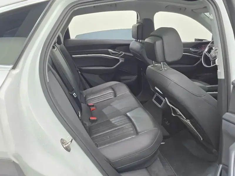 2021 Audi e-tron с пробегом 47 000 км