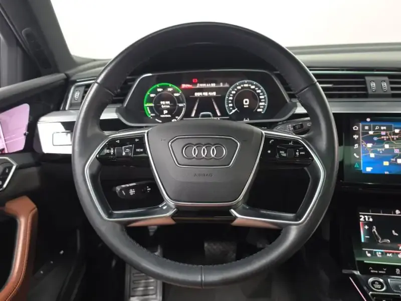 2021 Audi e-tron с пробегом 59 386 км
