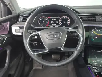 2021 Audi e-tron с пробегом 47 000 км