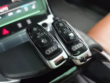 2021 Audi e-tron с пробегом 59 386 км