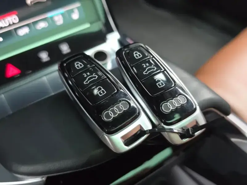 2021 Audi e-tron с пробегом 59 386 км