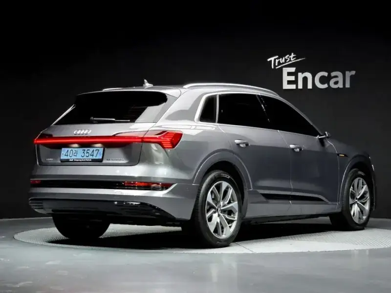 2020 Audi e-tron с пробегом 60 180 км