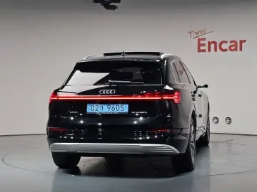 2021 Audi e-tron с пробегом 47 320 км