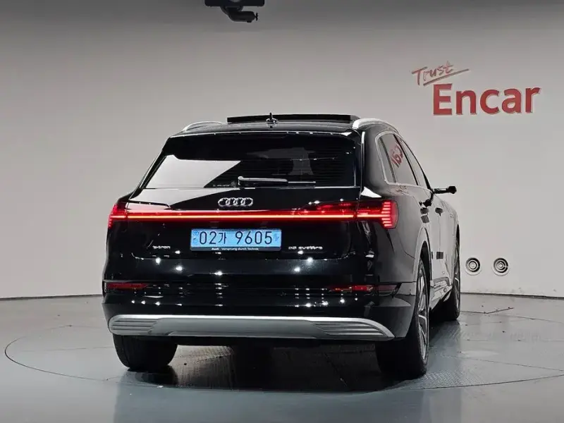 2021 Audi e-tron с пробегом 47 320 км