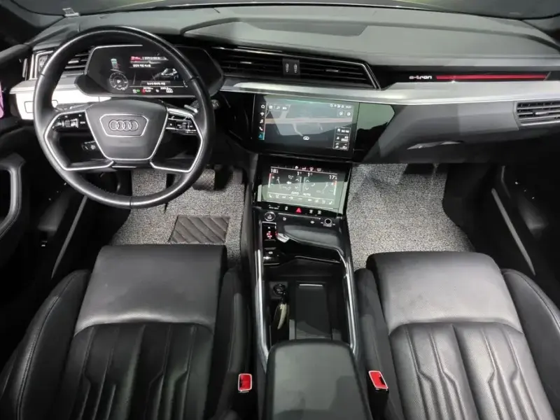 2020 Audi e-tron с пробегом 60 180 км