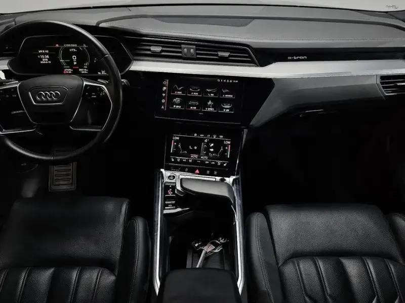 2021 Audi e-tron с пробегом 47 320 км