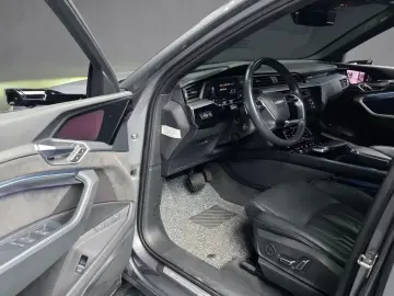 2020 Audi e-tron с пробегом 60 180 км