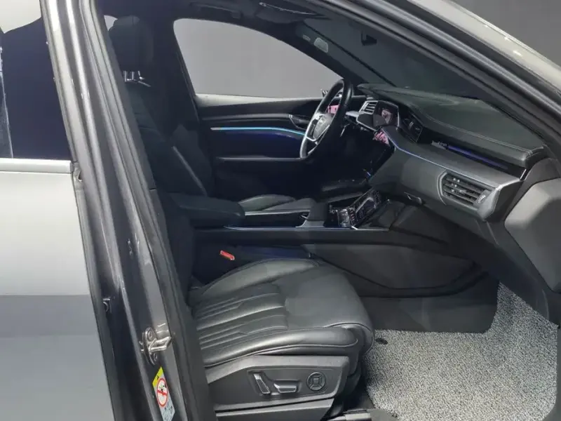 2020 Audi e-tron с пробегом 60 180 км
