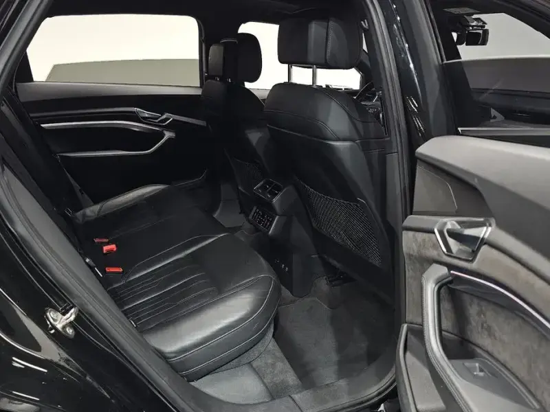 2021 Audi e-tron с пробегом 47 320 км