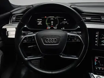 2021 Audi e-tron с пробегом 47 320 км