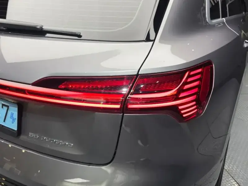2020 Audi e-tron с пробегом 60 180 км