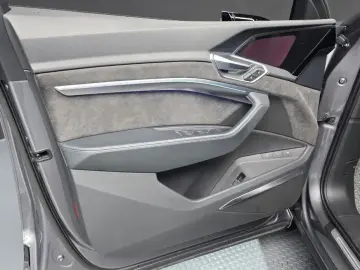 2020 Audi e-tron с пробегом 60 180 км