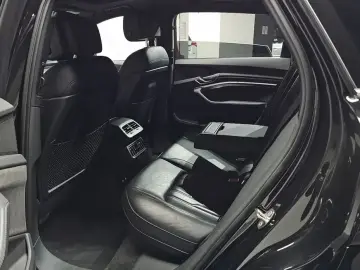 2021 Audi e-tron с пробегом 47 320 км