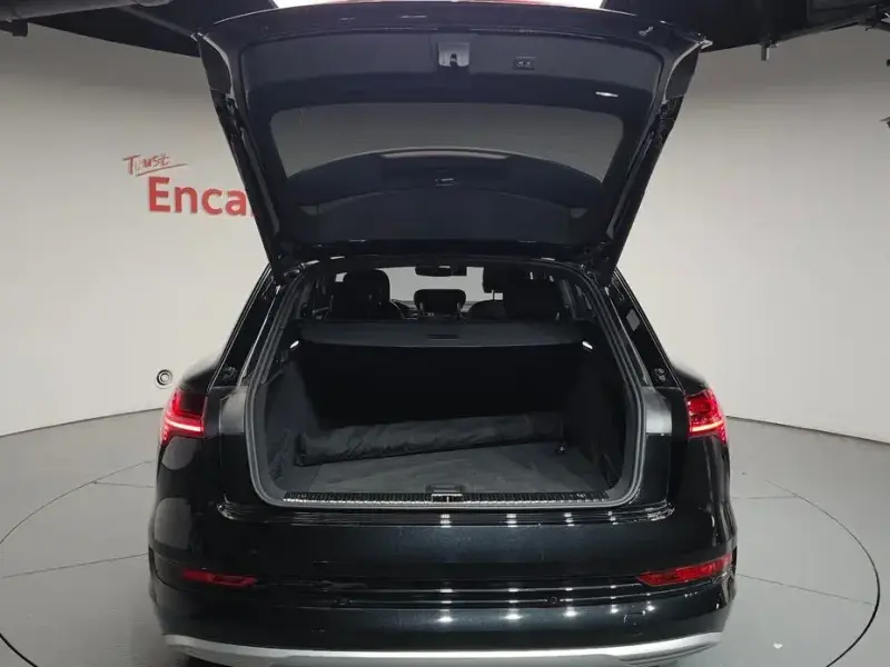 2021 Audi e-tron с пробегом 47 320 км