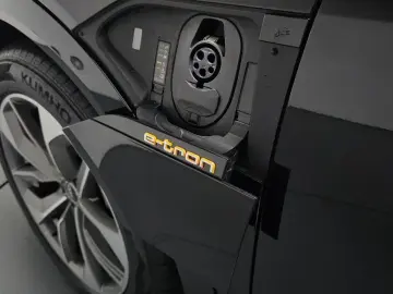 2021 Audi e-tron с пробегом 47 320 км