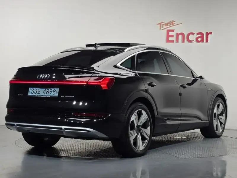 2022 Audi e-tron с пробегом 51 473 км
