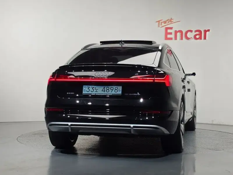 2022 Audi e-tron с пробегом 51 473 км