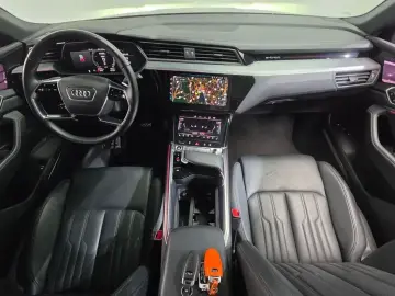 2022 Audi e-tron с пробегом 51 473 км