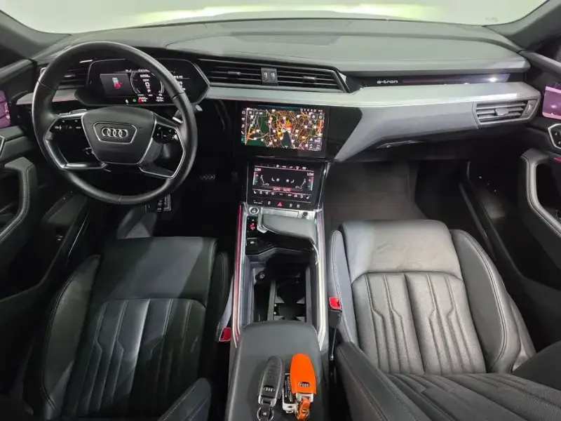 2022 Audi e-tron с пробегом 51 473 км