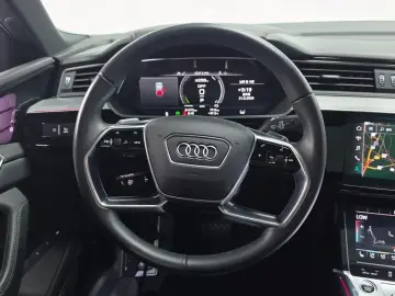 2022 Audi e-tron с пробегом 51 473 км