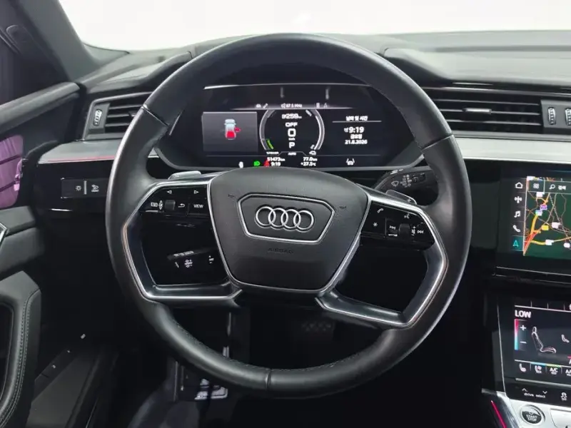 2022 Audi e-tron с пробегом 51 473 км