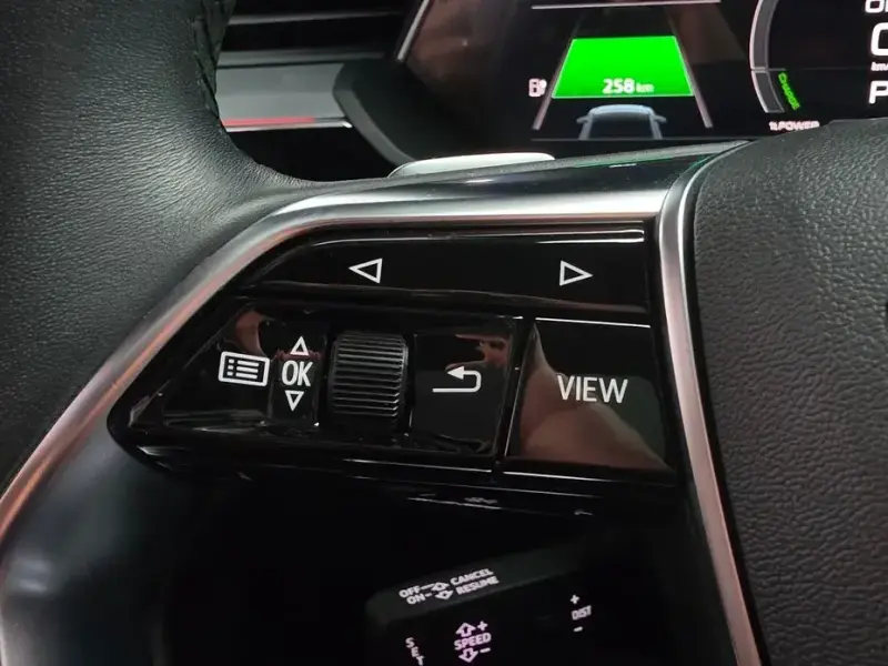 2022 Audi e-tron с пробегом 51 473 км