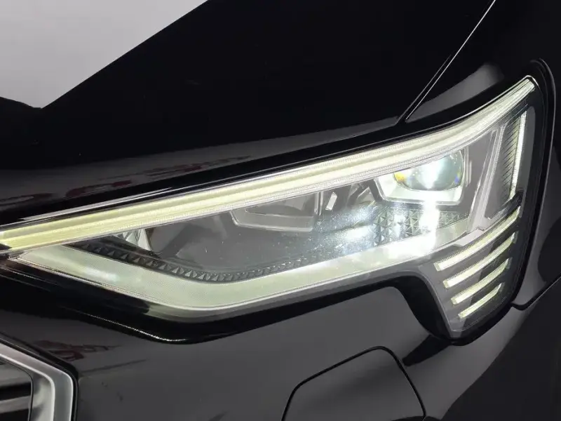 2022 Audi e-tron с пробегом 51 473 км