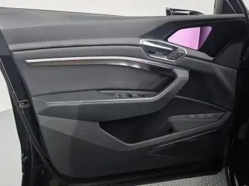 2022 Audi e-tron с пробегом 51 473 км