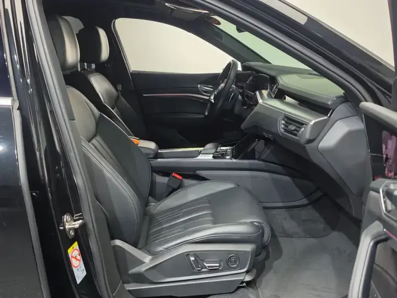 2022 Audi e-tron с пробегом 51 473 км
