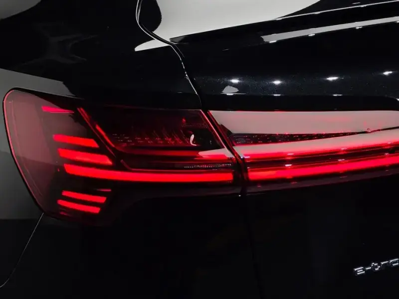 2022 Audi e-tron с пробегом 51 473 км