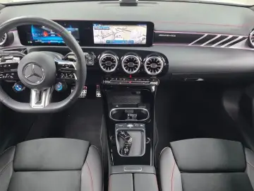 2025 Mercedes-Benz CLA с пробегом 10 334 км