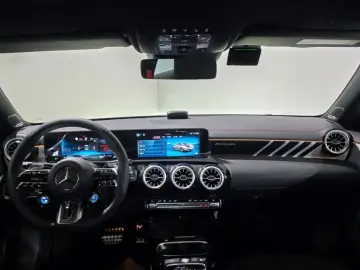 2026 Mercedes-Benz CLA с пробегом 1 012 км