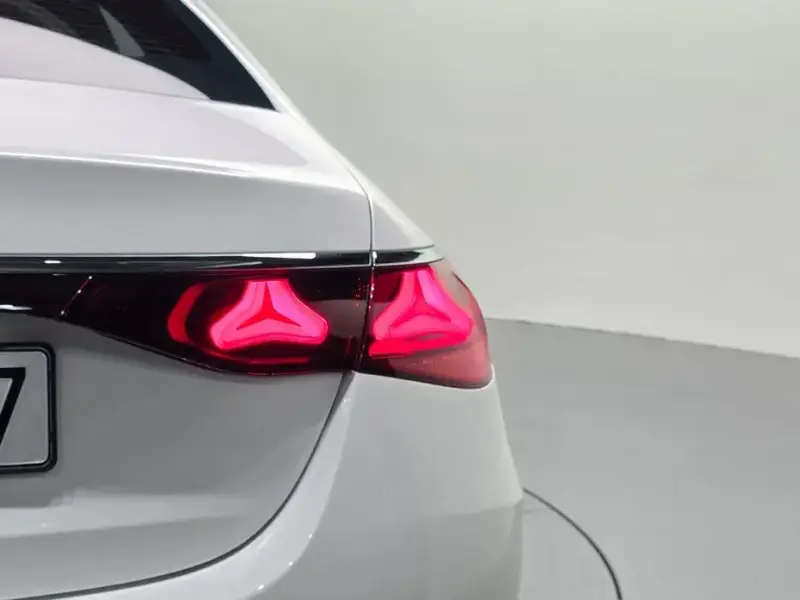 2026 Mercedes-Benz E-Класс с пробегом 10 006 км