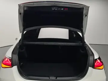 2025 Mercedes-Benz E-Класс с пробегом 12 132 км