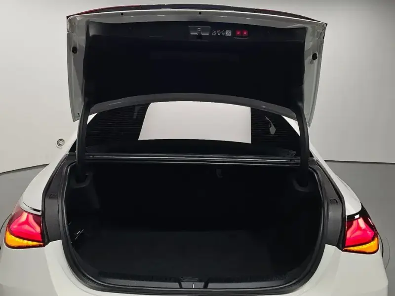 2025 Mercedes-Benz E-Класс с пробегом 12 132 км