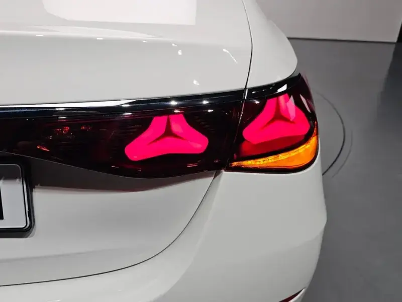 2025 Mercedes-Benz E-Класс с пробегом 12 132 км