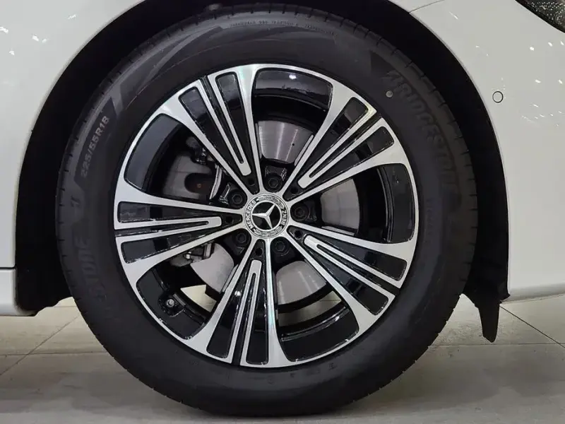2025 Mercedes-Benz E-Класс с пробегом 18 812 км