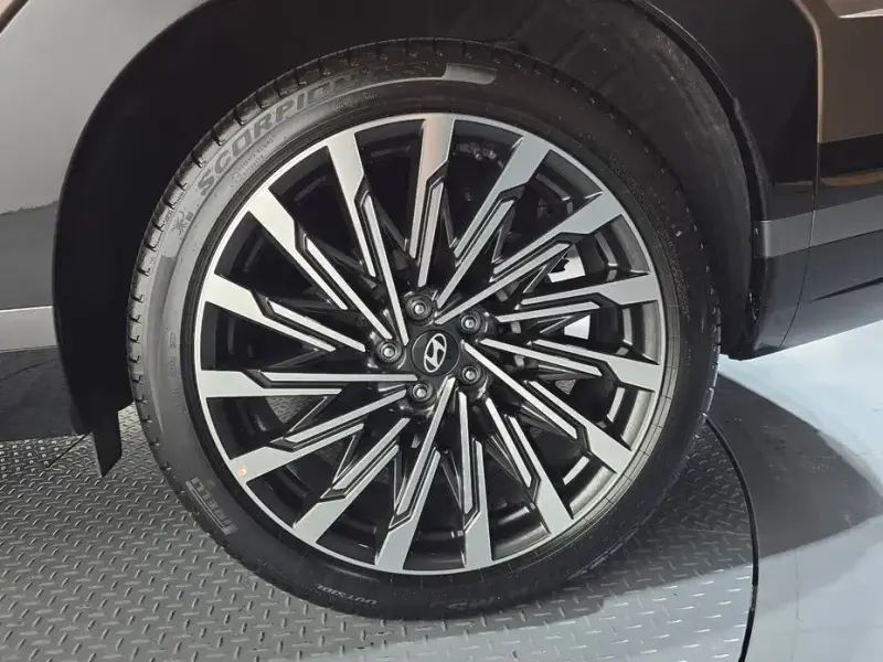 2024 Hyundai Santa Fe с пробегом 14 051 км