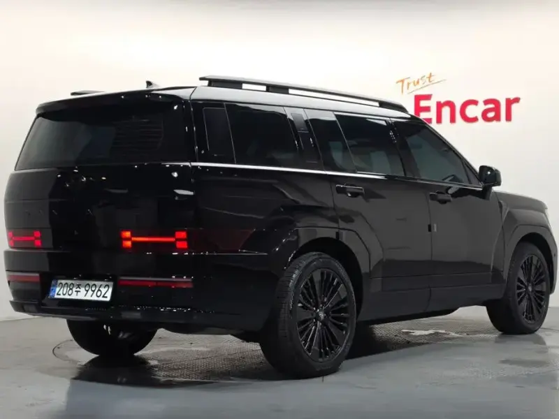2025 Hyundai Santa Fe с пробегом 10 833 км