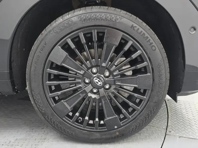 2025 Hyundai Santa Fe с пробегом 10 833 км