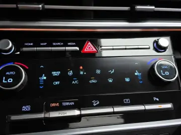 2023 Hyundai Santa Fe с пробегом 27 617 км