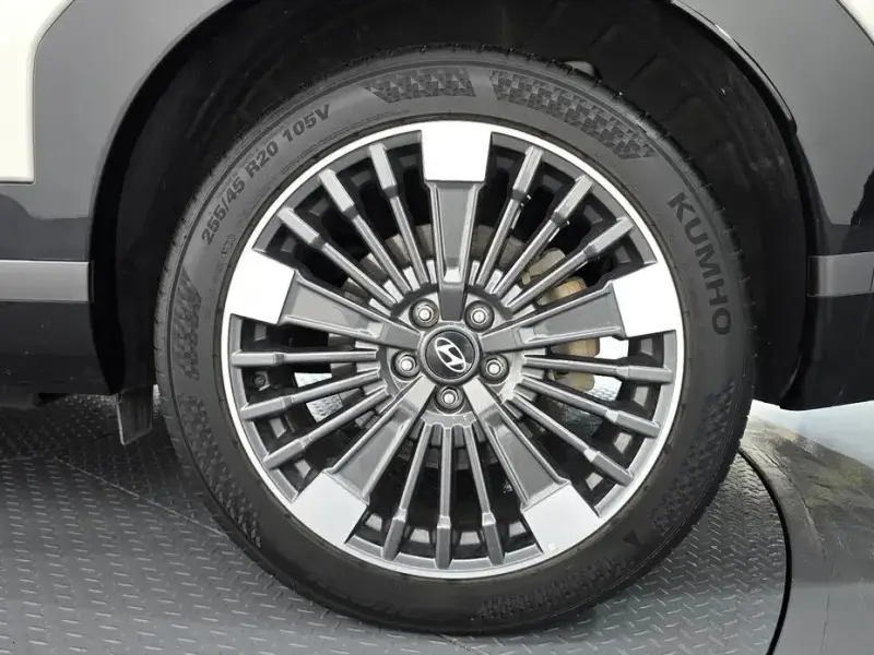 2023 Hyundai Santa Fe с пробегом 32 677 км