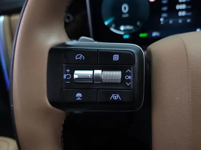 2023 Hyundai Santa Fe с пробегом 32 677 км