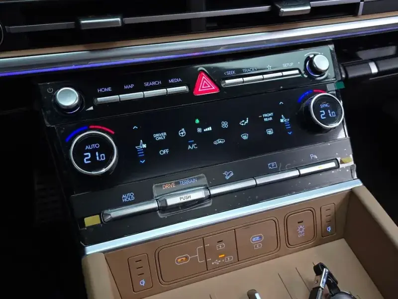 2023 Hyundai Santa Fe с пробегом 32 677 км
